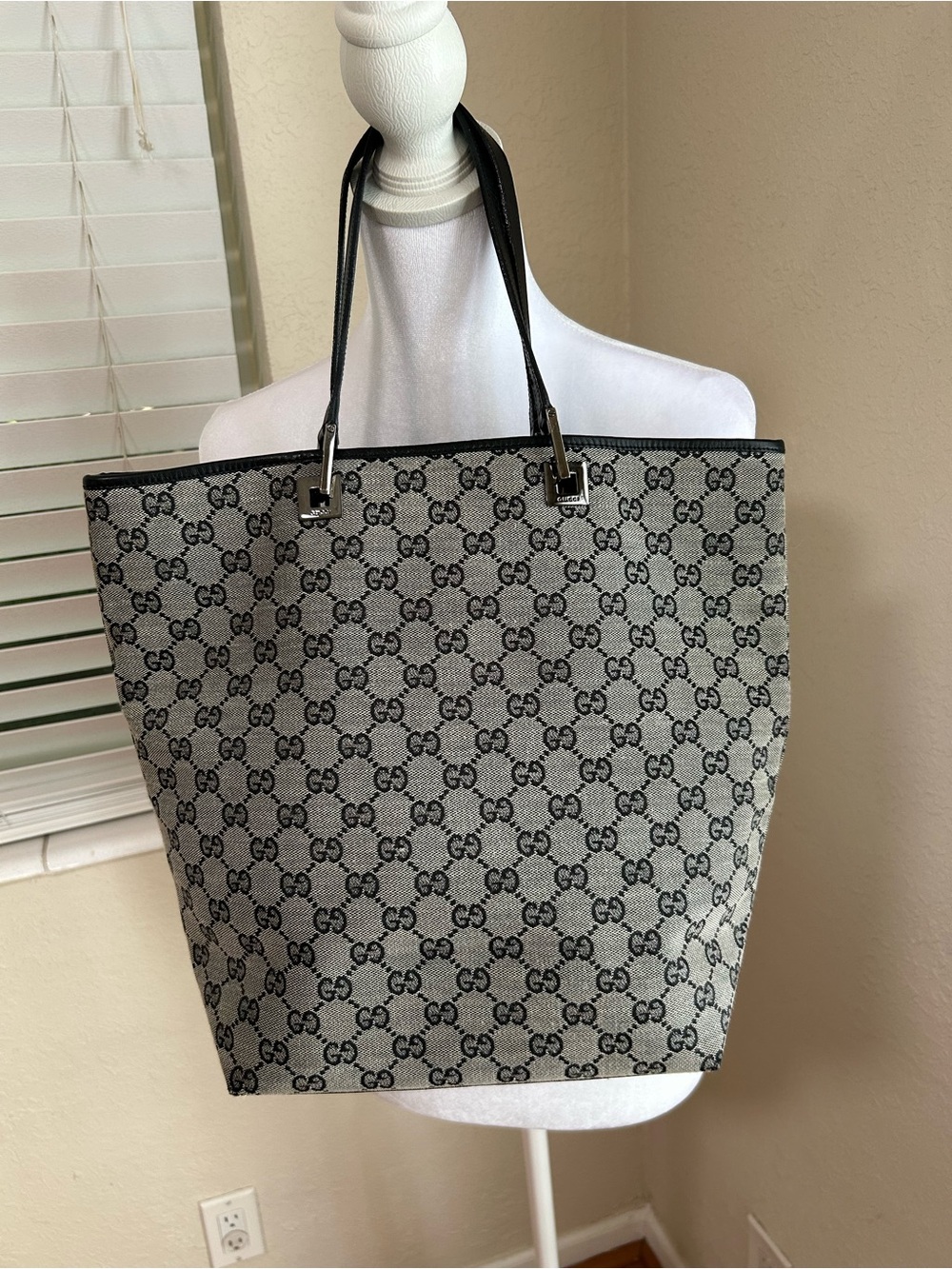 VINTAGE Gucci GG Canvas Eclipse Tote with Black Leather Trim - Picture 12 of 16